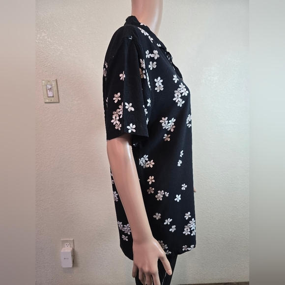 Abercrombie &Fitch Short Sleeve Button Up Black Floral Size Medium - Picture 7 of 9